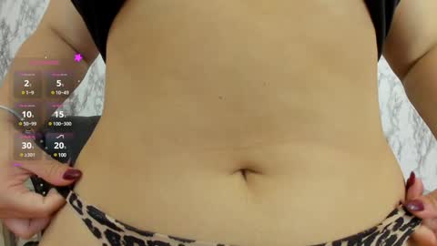 Snapshot of miamontoya chatting on January 2025 09:43:01 PM Mia -5 7001400 Follow online show from January 2025 09:43:01 PM