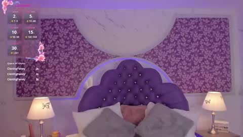 Snapshot of miamontoya chatting on September 2025 01:18:01 AM Mia -5 7001400 Follow online show from September 2025 01:18:01 AM