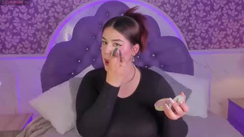 Mia   -5 7001400 Follow  online show from November 2025 01:55:01 PM