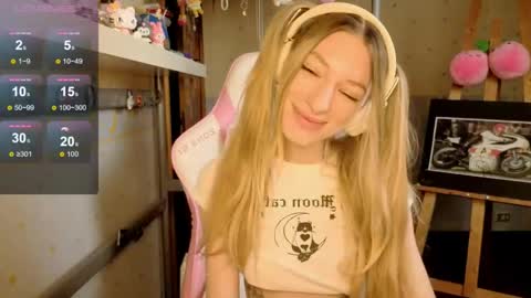 Snapshot of miamooonn chatting on June 2026 06:52:02 AM MiaMoon online show from June 2026 06:52:02 AM