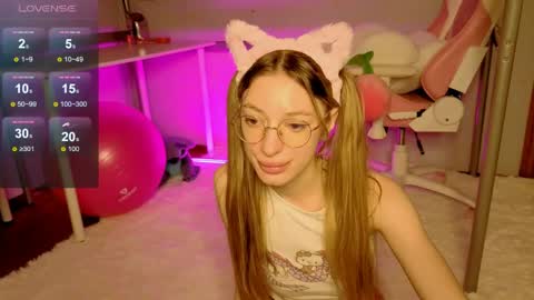 Snapshot of miamooonn chatting on June 2026 05:56:02 PM MiaMoon online show from June 2026 05:56:02 PM