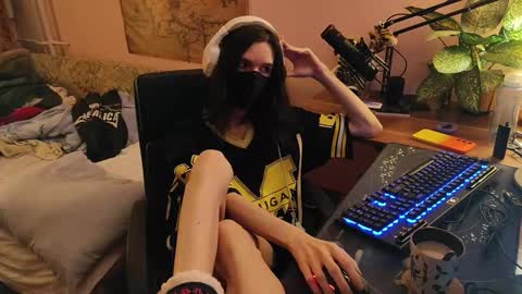 Snapshot of miaowhowl chatting on October 2025 02:32:02 PM Kristien online show from October 2025 02:32:02 PM