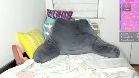 Mia  online show from February 2025 10:33:01 PM