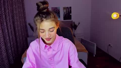 Snapshot of miapaw chatting on December 2024 05:13:01 PM Mia online show from December 2024 05:13:01 PM