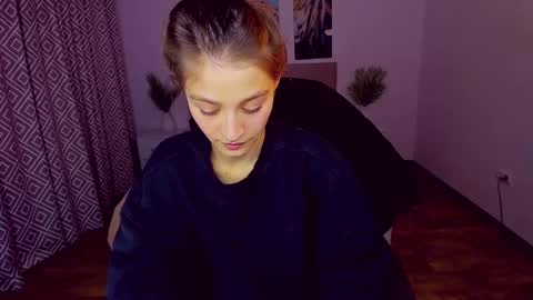 Snapshot of miapaw chatting on December 2024 10:15:01 PM Mia online show from December 2024 10:15:01 PM