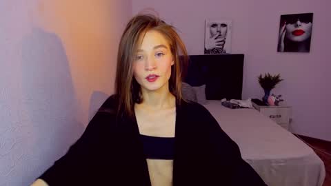 Snapshot of miapaw chatting on December 2024 06:30:02 PM Mia online show from December 2024 06:30:02 PM