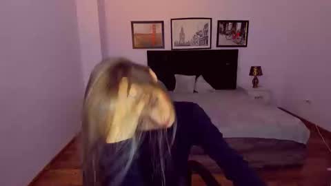 Snapshot of miapaw chatting on December 2024 10:25:01 PM Mia online show from December 2024 10:25:01 PM