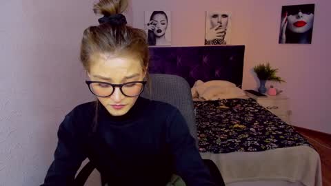 Snapshot of miapaw chatting on January 2025 08:04:01 PM Mia online show from January 2025 08:04:01 PM