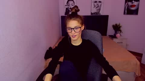 Snapshot of miapaw chatting on January 2025 05:48:01 PM Mia online show from January 2025 05:48:01 PM