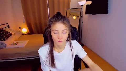 Snapshot of miapaw chatting on February 2025 01:49:02 PM Mia online show from February 2025 01:49:02 PM