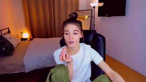 Snapshot of miapaw chatting on February 2025 06:04:02 PM Mia online show from February 2025 06:04:02 PM