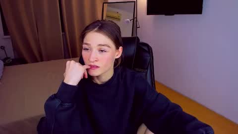 Snapshot of miapaw chatting on March 2025 05:39:02 PM Mia online show from March 2025 05:39:02 PM