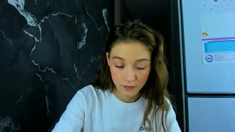 Snapshot of miapaw chatting on October 2025 08:20:01 PM Mia online show from October 2025 08:20:01 PM