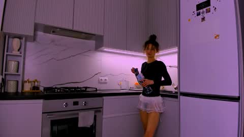 Mia online show from May 2026 07:08:02 PM
