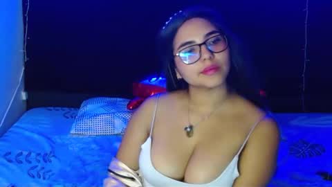 Mia Peyton   online show from February 2025 04:00:01 PM