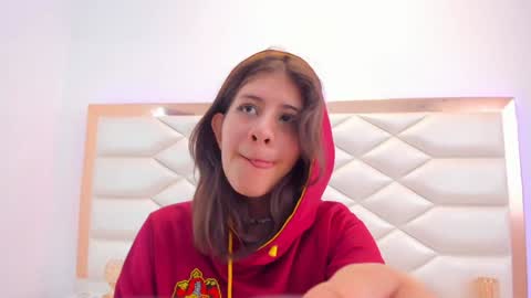 Snapshot of miaqueen021 chatting on January 2025 06:27:02 PM Sweetie Mia online show from January 2025 06:27:02 PM