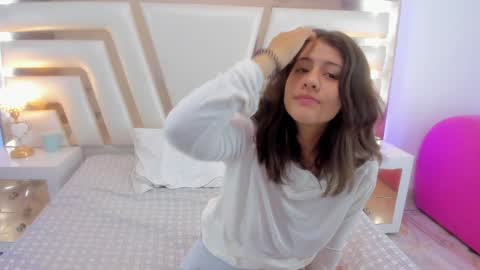 Snapshot of miaqueen021 chatting on January 2025 09:40:02 AM Sweetie Mia online show from January 2025 09:40:02 AM