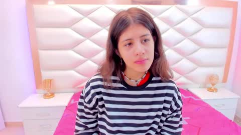 Snapshot of miaqueen021 chatting on March 2025 12:22:02 PM Sweetie Mia online show from March 2025 12:22:02 PM