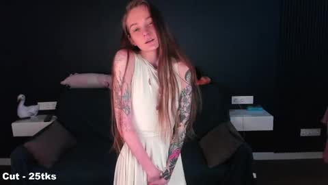 Mia online show from May 2026 02:38:02 PM