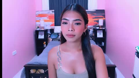 Snapshot of miasmith09 chatting on April 2026 01:03:01 AM Pau and jence online show from April 2026 01:03:01 AM