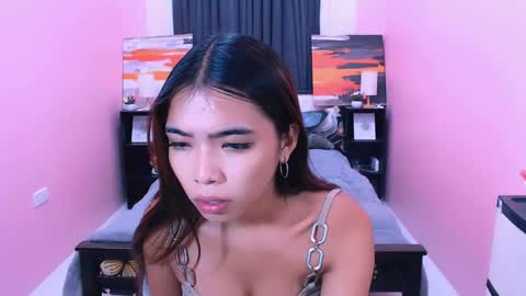 Snapshot of miasmith09 chatting on April 2026 04:19:01 AM Pau and jence online show from April 2026 04:19:01 AM