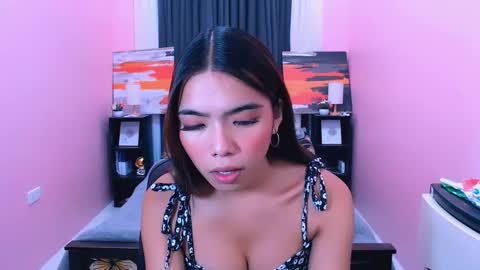 Snapshot of miasmith09 chatting on May 2026 01:44:01 AM Pau and jence online show from May 2026 01:44:01 AM
