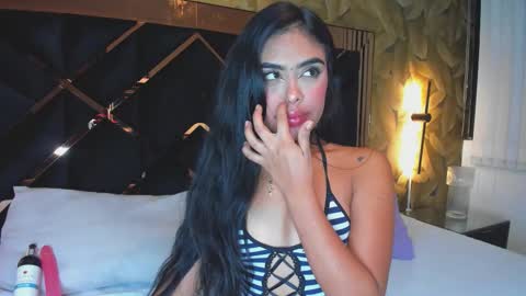 Snapshot of miathompson01 chatting on November 2025 05:00:02 AM Mia Thompson online show from November 2025 05:00:02 AM