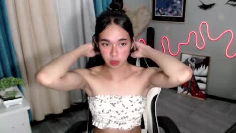 Mia online show from February 2025 04:00:02 PM