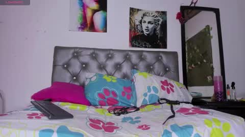 Mariana  online show from November 2025 01:08:01 AM