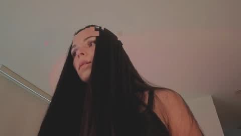 Mia online show from April 2026 05:36:01 PM