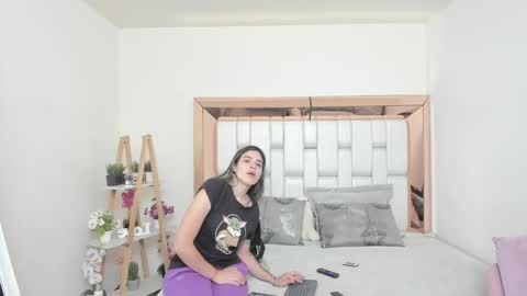 Mia Villalobos online show from September 2025 11:54:01 AM