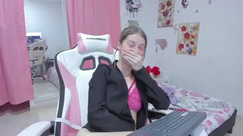 Snapshot of miavolkova_ chatting on January 2025 05:30:01 AM  Chloe  online show from January 2025 05:30:01 AM