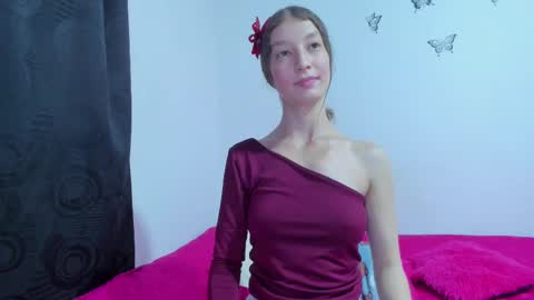 Snapshot of miavolkova_ chatting on March 2025 04:08:02 AM  Chloe  online show from March 2025 04:08:02 AM