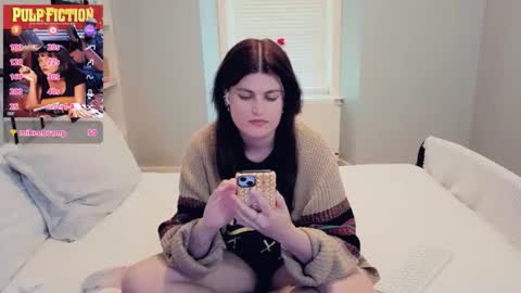 Snapshot of miawallace__ chatting on June 2026 04:09:01 PM Mia online show from June 2026 04:09:01 PM