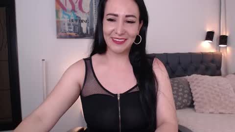 Mia Wilson online show from November 2025 02:15:02 AM