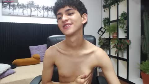 michaelkoiv online show from December 2025 12:45:01 PM