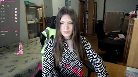 Snapshot of micheledoll chatting on December 2024 10:18:01 AM MicheleDoll online show from December 2024 10:18:01 AM