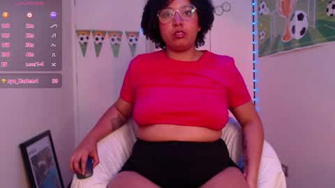 Snapshot of michell_bling chatting on July 2026 01:08:02 PM Michi online show from July 2026 01:08:02 PM