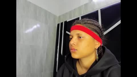 michell_rs online show from February 2025 12:41:01 AM