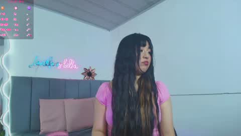 Snapshot of michell_tay1 chatting on August 2026 12:18:02 PM MICHELL online show from August 2026 12:18:02 PM