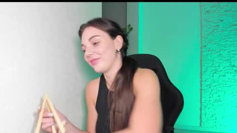 Snapshot of michelliibeautiful chatting on November 2025 04:09:01 PM Michellee online show from November 2025 04:09:01 PM