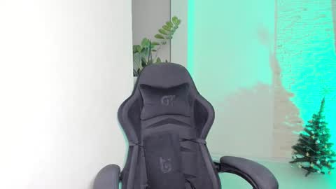 Snapshot of michelliibeautiful chatting on December 2025 05:08:02 PM Michellee online show from December 2025 05:08:02 PM