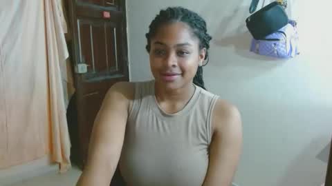 Snapshot of michellmoon32 chatting on September 2025 04:04:02 AM michell online show from September 2025 04:04:02 AM