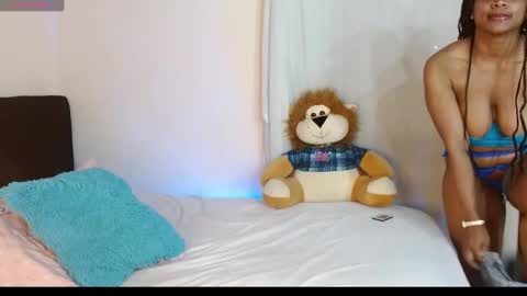 Snapshot of michellmoon32 chatting on September 2025 02:16:01 AM michell online show from September 2025 02:16:01 AM