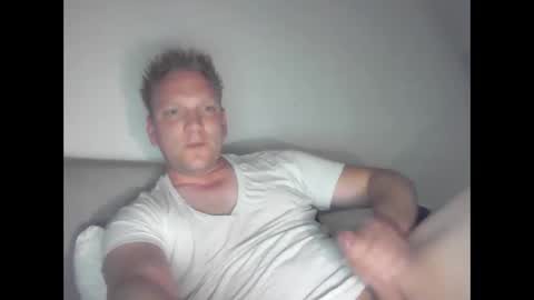 mickkxl online show from May 2026 10:22:02 AM
