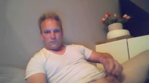 mickkxl online show from July 2026 10:01:02 PM