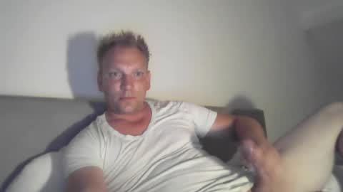 mickkxl online show from August 2026 09:39:01 PM