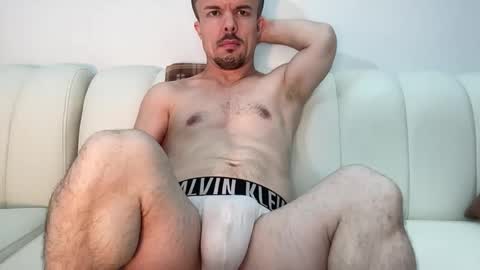 Snapshot of midgettripod1 chatting on September 2025 11:31:02 PM Aaron online show from September 2025 11:31:02 PM