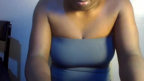Snapshot of midnightt_curves chatting on June 2026 01:56:02 PM midnightt_curves online show from June 2026 01:56:02 PM