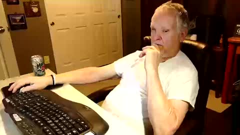 midwestdad09 online show from October 2025 09:59:01 PM